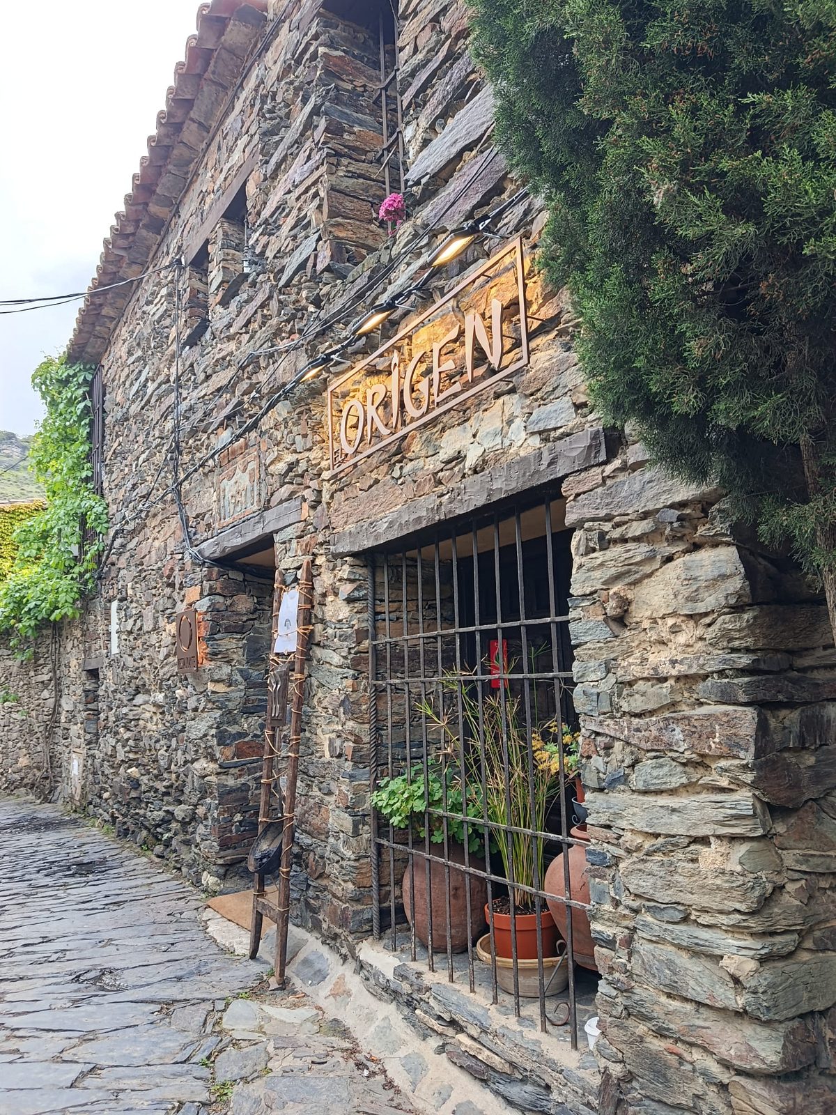 Fachada del restaurante El Origen en Patones de Arriba mayo 2026
