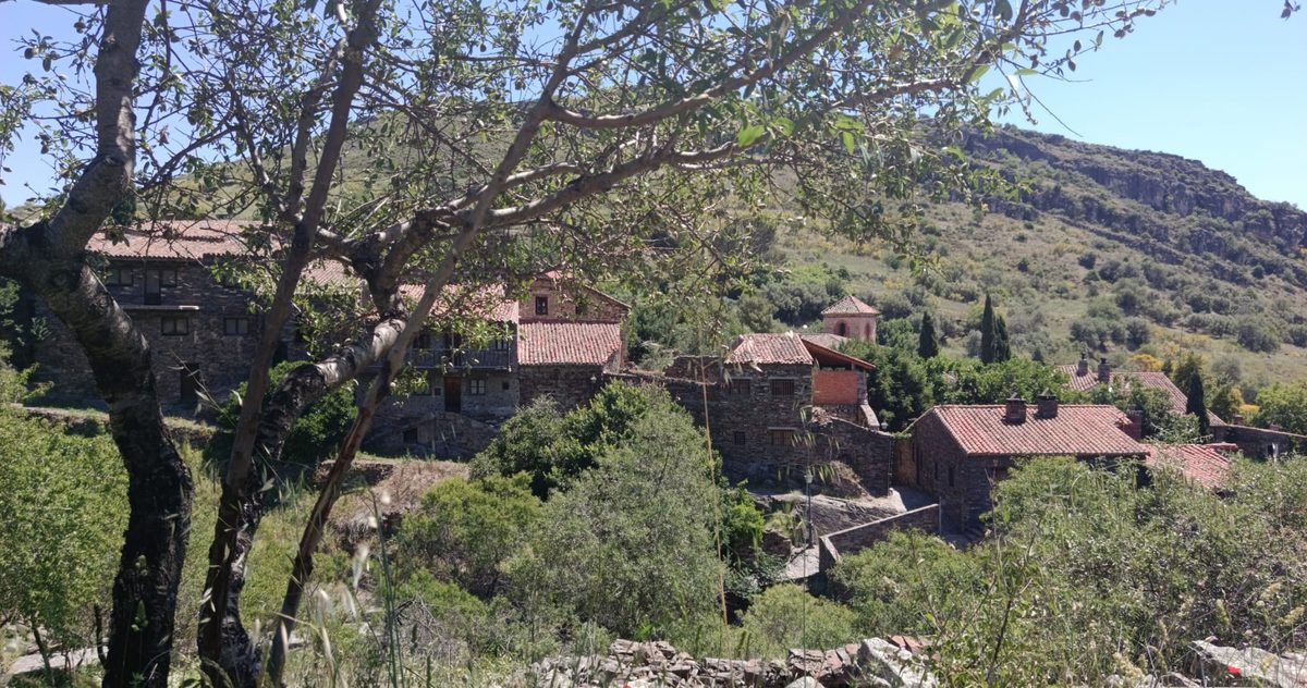 Patones en verano: escapar del calor de Madrid sin irse lejos 1 Patones de Arriba pueblo singular sierra norte de Madrid