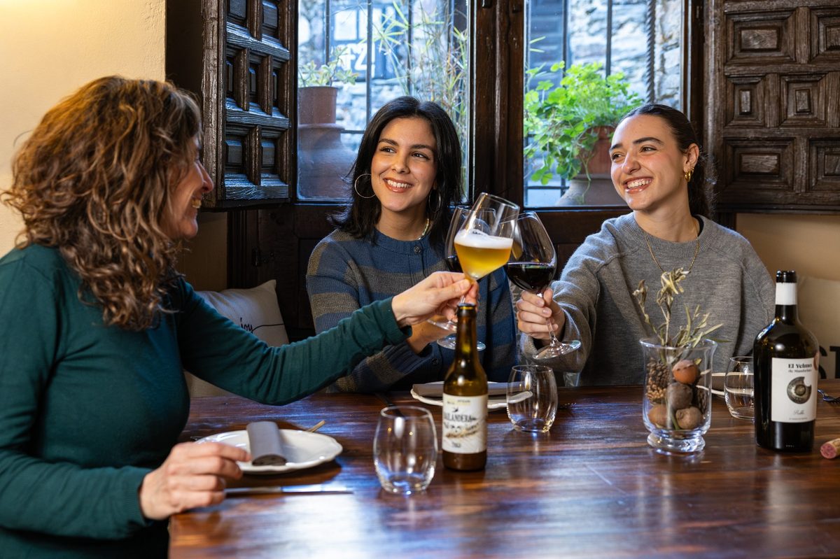 Sala del restaurante El Origen en Patones de Arriba